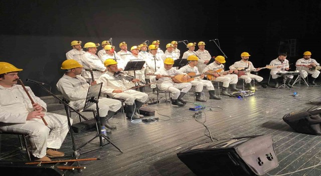 Madenci Korosunun sahne aldığı anma gecesi duygusal anlara sahne oldu