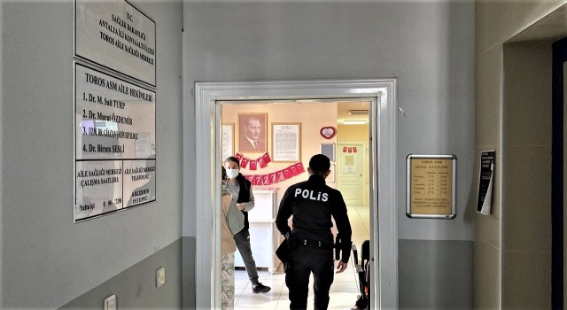 Magandaların silahından çıkan kurşunlar doktorun odasının camına isabet etti