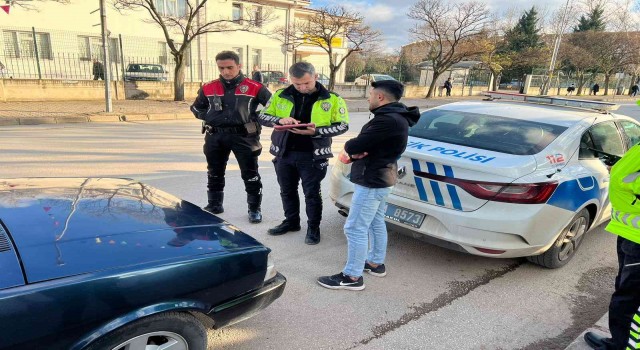 Makas atınca cezayı yedi, Bu sokaktan artık yayan geçerim dedi