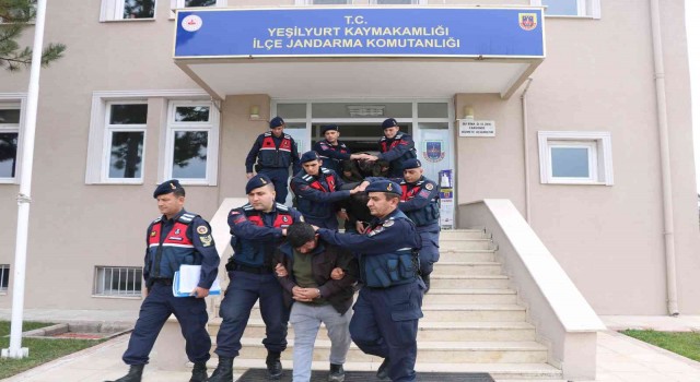 Malatyada 22 yazlığı soyan hırsızlar yakalandı