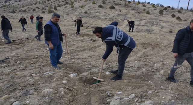 Malatyada fidanlar, şehit polisin anısına toprakla buluşturuldu