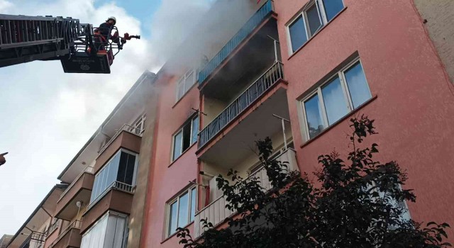 Malatyada korkutan yangın: 6 kişi tahliye edildi