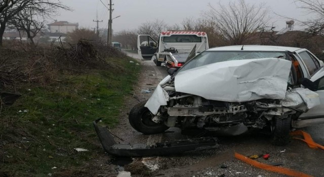 Malatyada otobüs ile otomobil çarpıştı: 7 yaralı