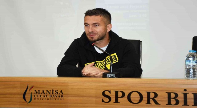 Manisa FKnın golcü oyuncusu Adem Büyük öğrencilerle buluştu