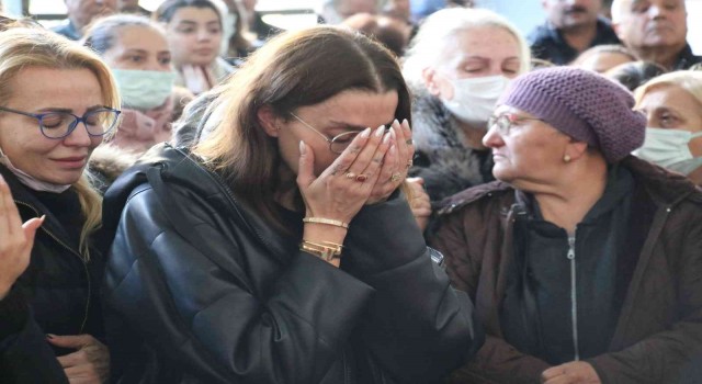 Manken Özge Ulusoyun babası için Ankarada cenaze töreni düzenlendi