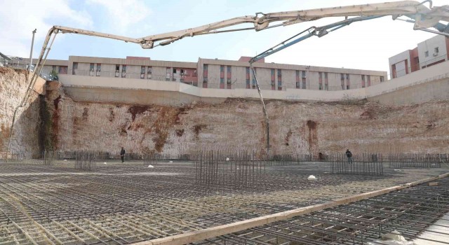 Mardinde kapalı otopark projesinin ilk betonu döküldü