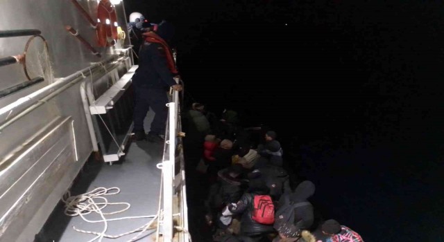 Marmariste 39 düzensiz göçmen kurtarıldı