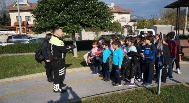 Marmariste öğrencilere motor ve bisiklet kullanım kuralları anlatıldı