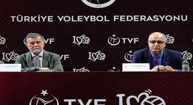 Mehmet Akif Üstündağ: Biz artık seyirci sayımız ile futbol sahalarına talibiz”