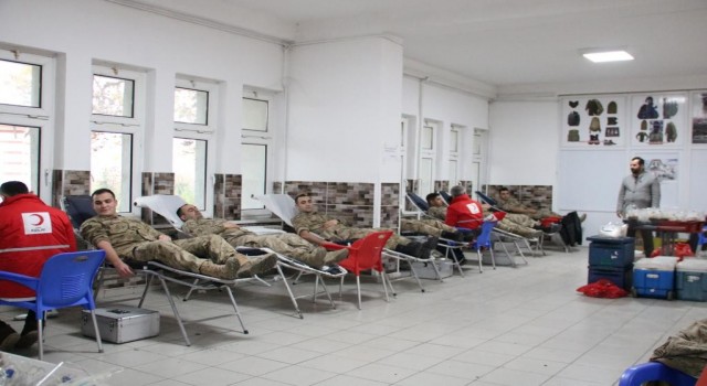 Mehmetçik kan ve kök hücre bağışında bulundu