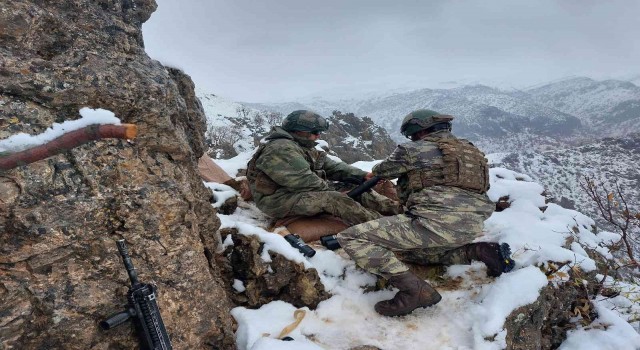 Mehmetçik, zorlu kış şartlarında operasyonlarına devam ediyor