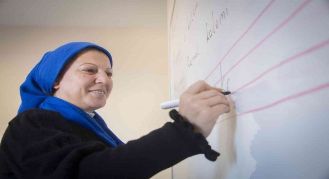 Mersinde okuma yazma bilmeyen kadınlara özel kurs
