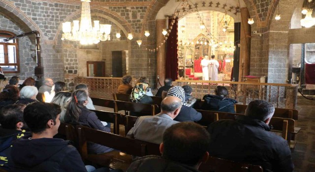 Meryem Ana Kilisesinde Noel ayini
