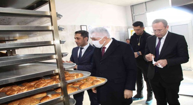 Meslek lisesi öğrencileri günde 5 bin ekmek üretecek