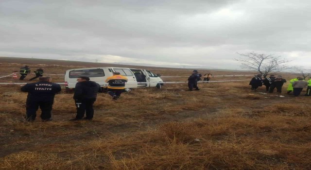 Midibüs takla attı: 1 ölü 1 yaralı