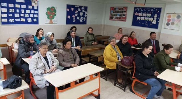 Milli Eğitim Müdürü Tatlı, Burhaniye de ailelerle bir araya geldi
