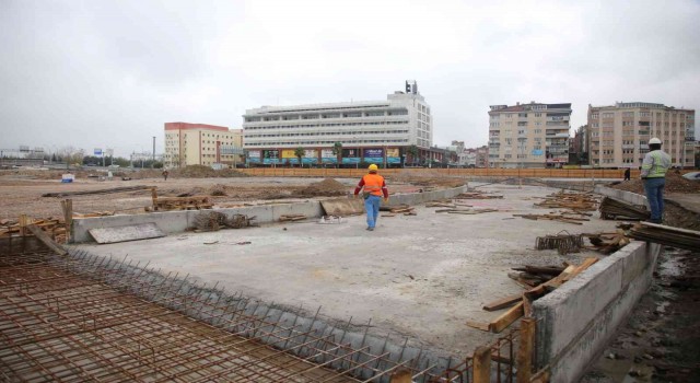 Milli İrade Meydanında temel betonu döküldü