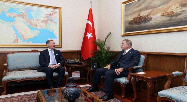 Milli Savunma Bakanı Hulisi Akar, Finlandiyanın Ankara Büyükelçisi Ari Makiyi makamında kabul etti.