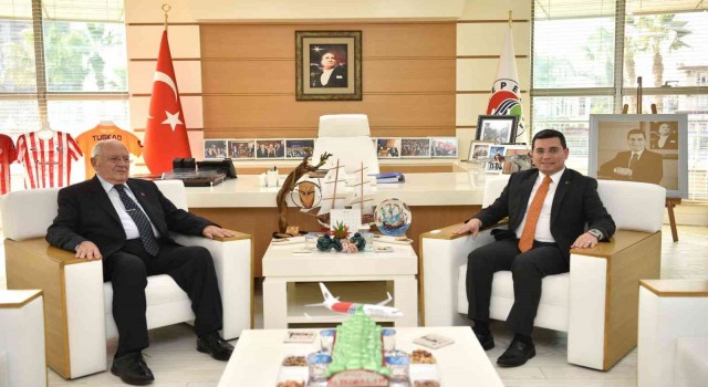 Milli Savunma Eski Bakanı Vecdi Gönül Kepezde