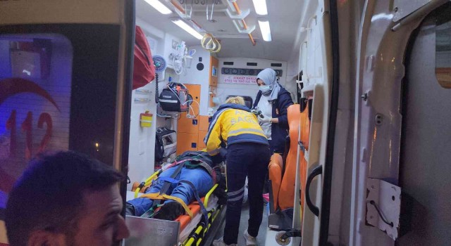 Minibüs kazasında yaralanan 2si ağır 14 kişinin tedavisi sürüyor