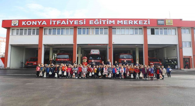 Minik öğrenciler Konya İtfaiyesinde yangın bilinci kazanıyor