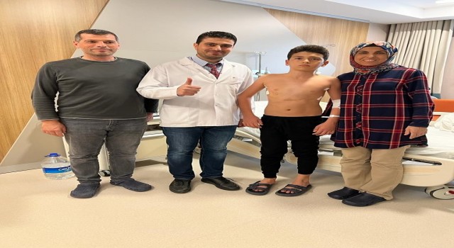 Minik Ömer, “kunduracı göğsü”nden kapalı yöntemle kurtuldu