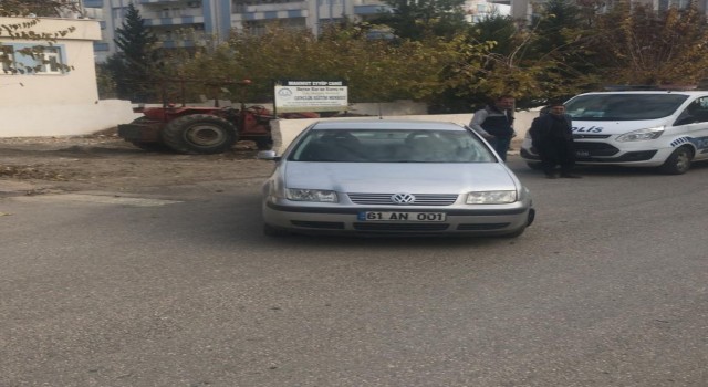 Motosiklet ile otomobil çarpıştı: 1 yaralı