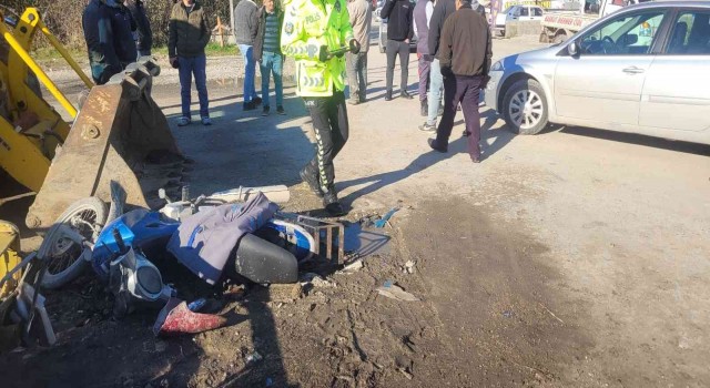 Motosiklet ile otomobil çarpıştı:1 yaralı