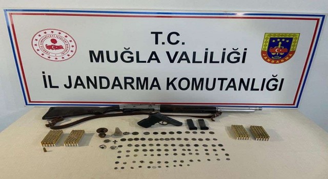 Muğlada hazine avcısına jandarma baskını