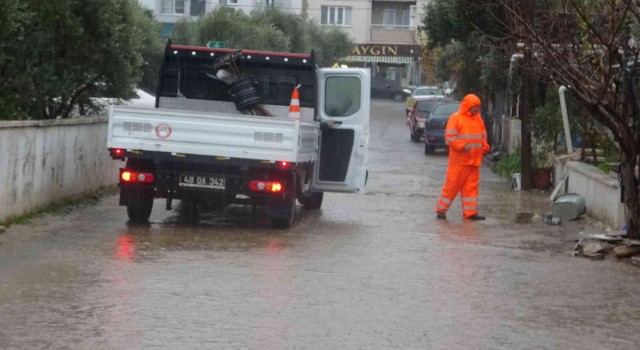 Muğlada şiddetli yağış etkili oldu