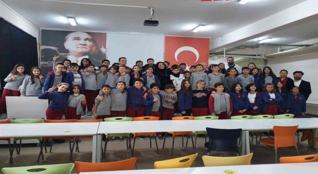 Muhtar İnci Nur Duman, Dünya Kadın Hakları Gününde öğrencilerle bir araya geldi