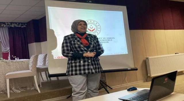 Muhtarlara kadına yönelik şiddet mücadele anlatıldı