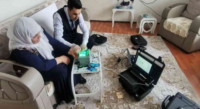 Muradiyede evlerde kimlik hizmeti devam ediyor
