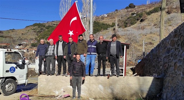 Nazilli Yukarıörencik Mahallesine dev Türk bayrağı