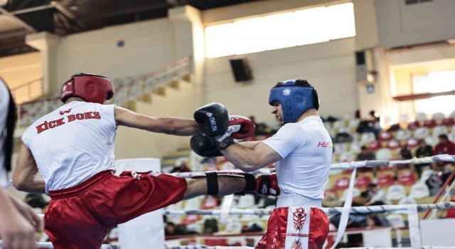 Nefes kesen kick boks heyecanı Denizlide yaşandı