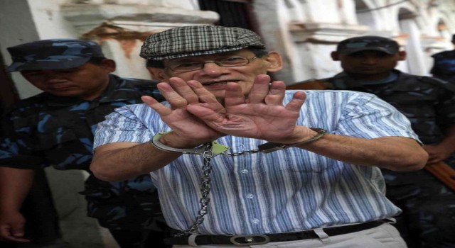 Nepalde serbest bırakılan seri katil Sobhraj Fransaya döndü