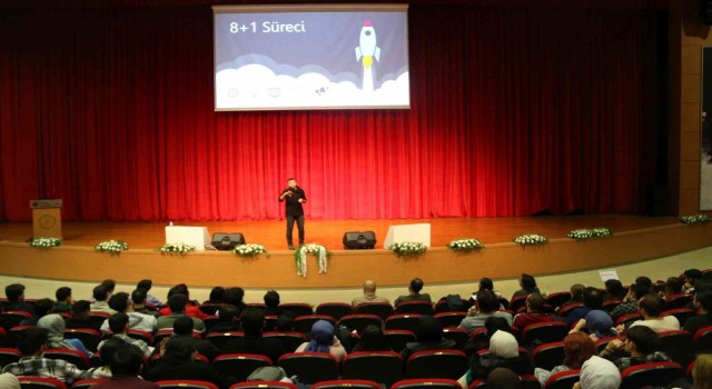 NEVÜde “Bir Yazılımcının Yol Haritası” konulu söyleşi gerçekleştirildi