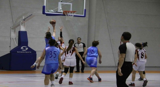 NEVÜde ÜNİLİG Basketbol Bölgesel Grup müsabakaları başladı