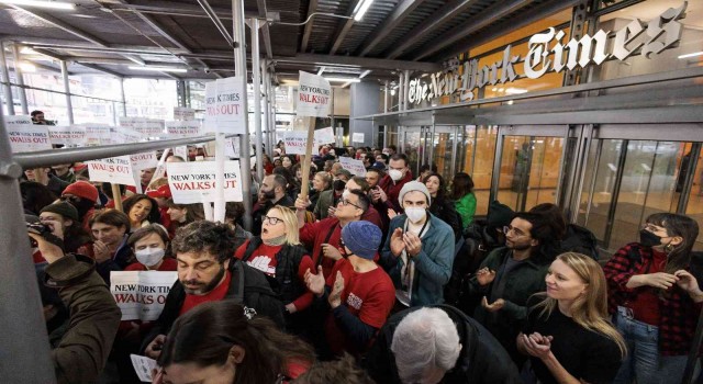 New York Times çalışanları 40 yıl sonra 24 saatlik grev başlattı