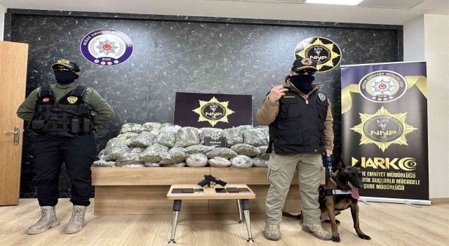 Niğdede uyuşturucu operasyonu: Karavanda 122 kilogram uyuşturucu madde ele geçirildi