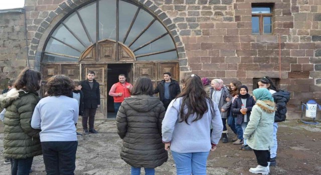 Öğenciler tarihi El Aman Hanını gezdi