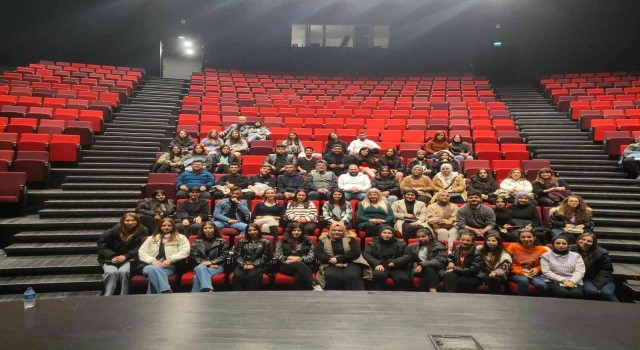 Öğrenci ve akademisyenler 39 Basamakı izledi