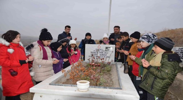 Öğrencilerden 15 Temmuz şehidi Gündüzün mezarına ziyaret