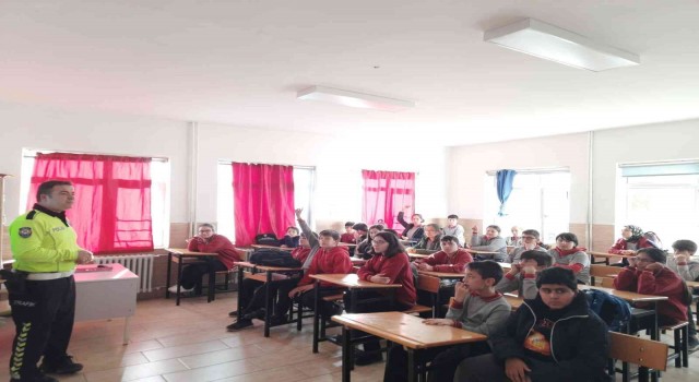 Öğrencilere Trafik kuralları semineri