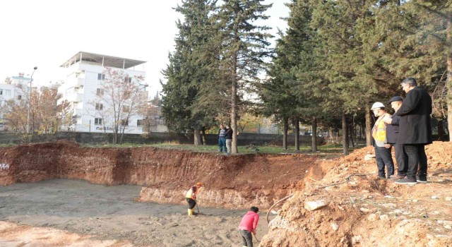 Öğrencisi olduğu ve öğretmenlik yaptığı okula cami yaptırıyor