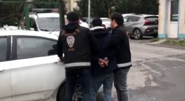 Okul önünde zabıtanın seyyar satıcı tarafından vurulma anı kamera