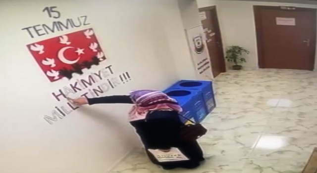 Okuma yazma kursuna giden kadının azmi görenleri duygulandırdı