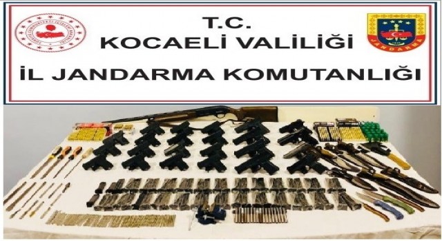 Onlarca tabanca, yüzlerce fişek ele geçirildi