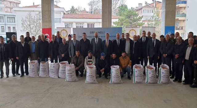 Orhanelide çiftçiye 6 ton arpa ve buğday dağıtıldı