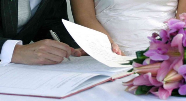 Ortacada düğün salonu ruhsatı olmayan işyerlerine nikah memuru yok